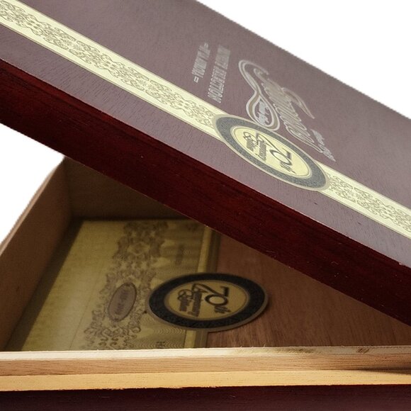 RARE Collectible Famous Private Selection 70th Anniv Edition La Aurora Cigar Box - Picture 6 of 10